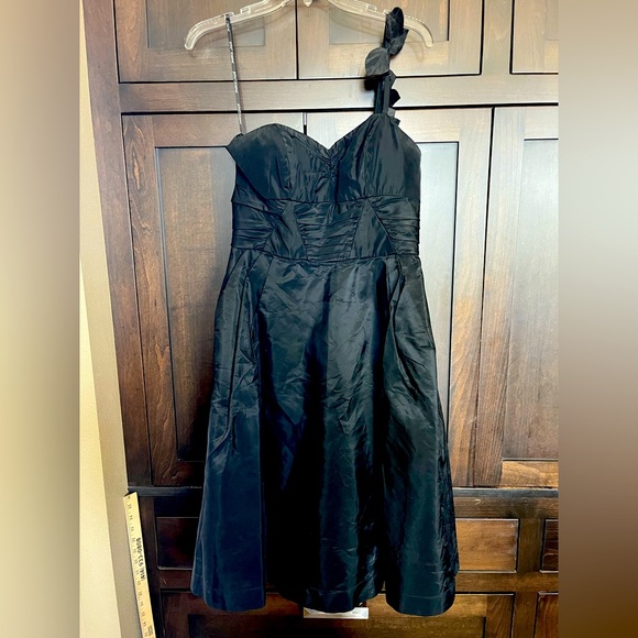 Black gorgeous 10 one shoulder w/ vine +rose Bow on back sweetheart front fitted - Picture 1 of 7